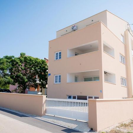ורסי Apartments Sandrina מראה חיצוני תמונה