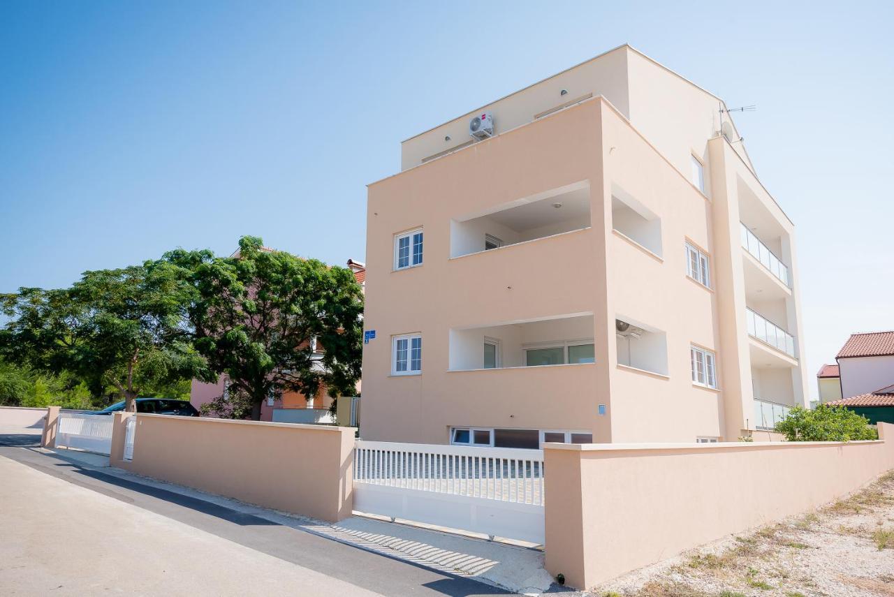 ורסי Apartments Sandrina מראה חיצוני תמונה
