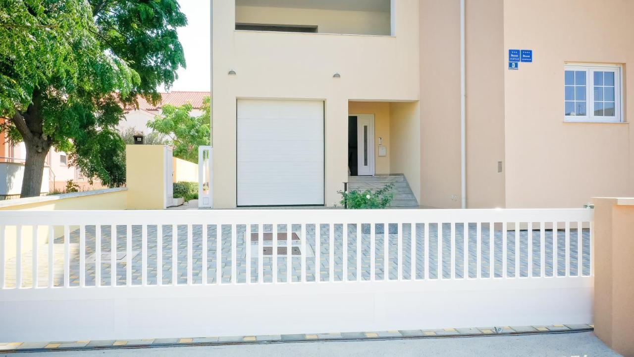 ורסי Apartments Sandrina מראה חיצוני תמונה