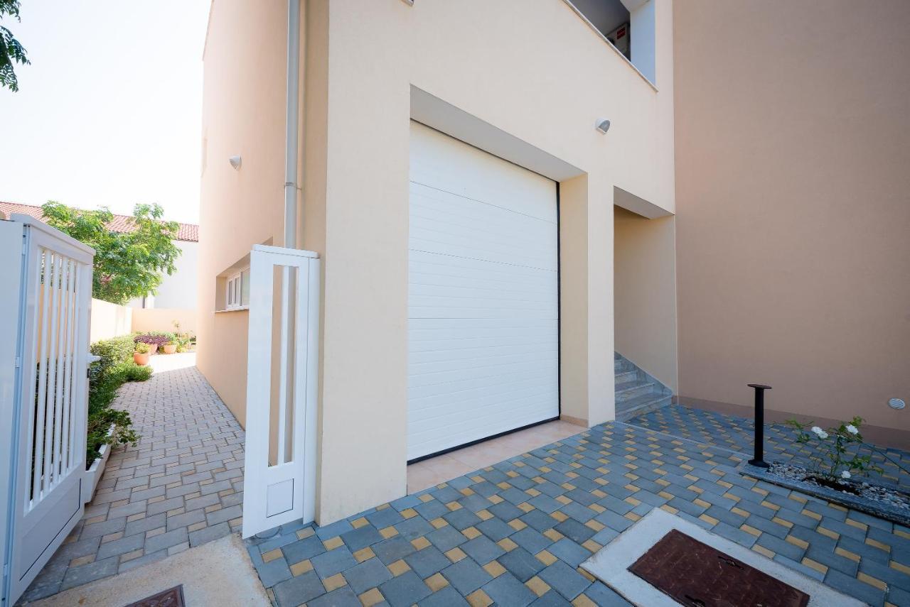 ורסי Apartments Sandrina מראה חיצוני תמונה