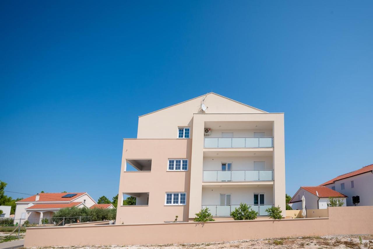ורסי Apartments Sandrina מראה חיצוני תמונה