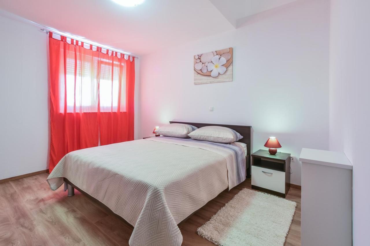 ורסי Apartments Sandrina מראה חיצוני תמונה