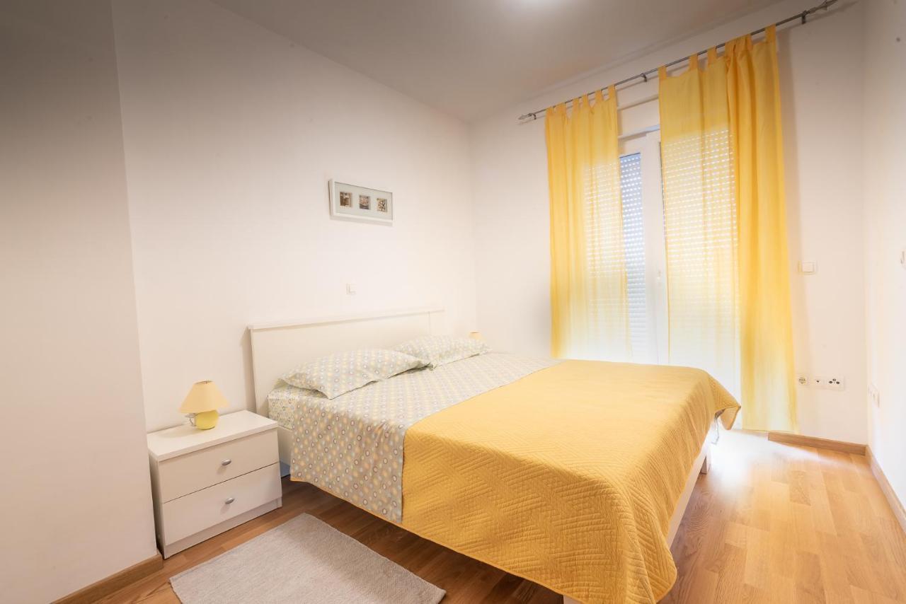 ורסי Apartments Sandrina מראה חיצוני תמונה