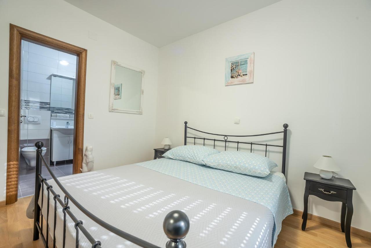 ורסי Apartments Sandrina מראה חיצוני תמונה
