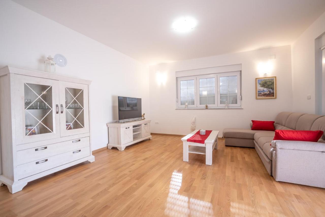 ורסי Apartments Sandrina מראה חיצוני תמונה