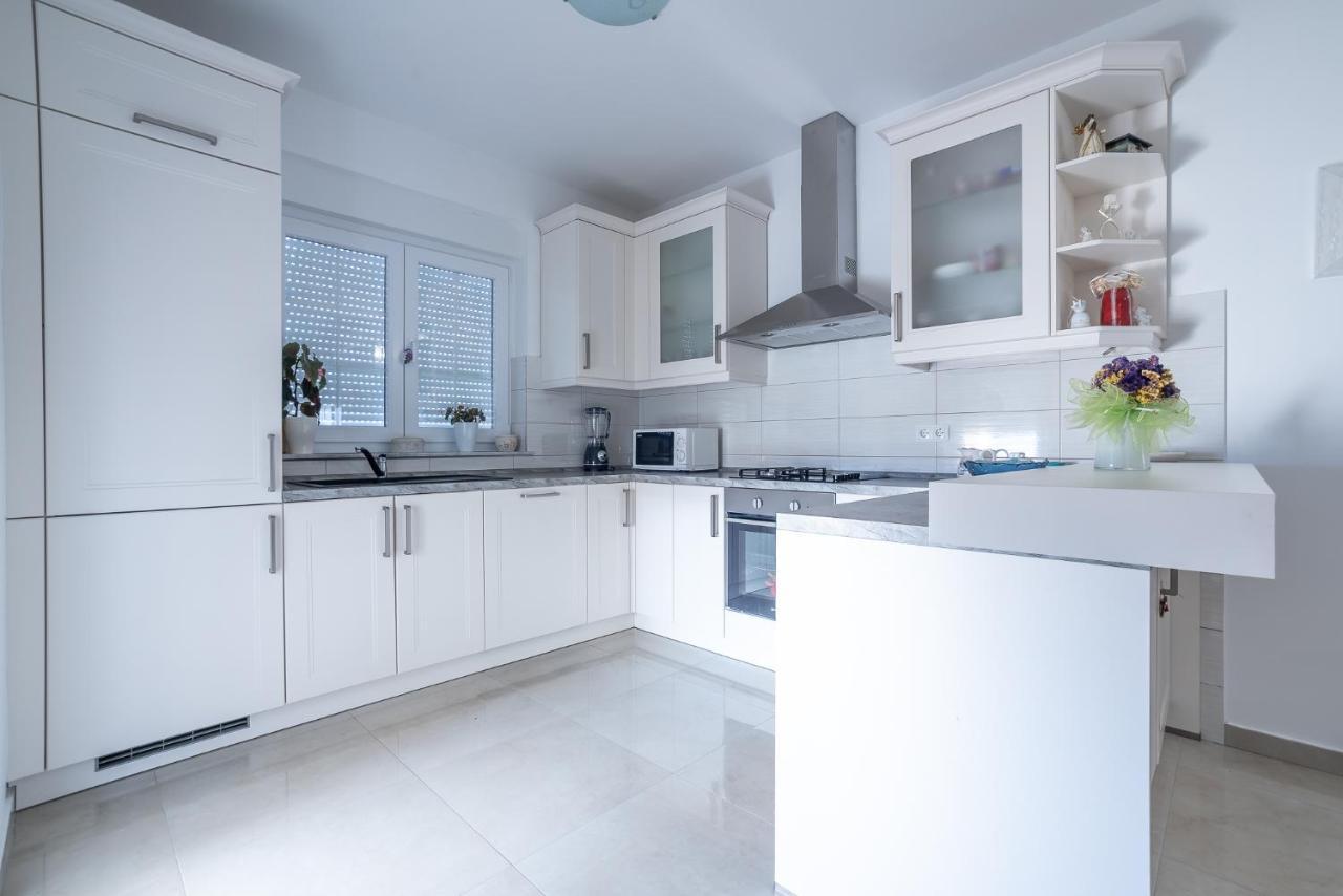 ורסי Apartments Sandrina מראה חיצוני תמונה