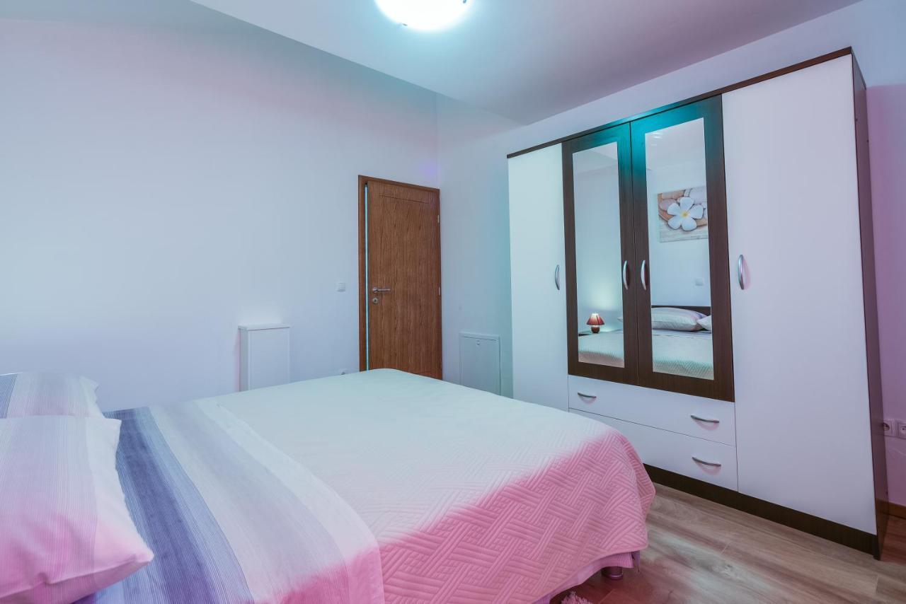ורסי Apartments Sandrina מראה חיצוני תמונה