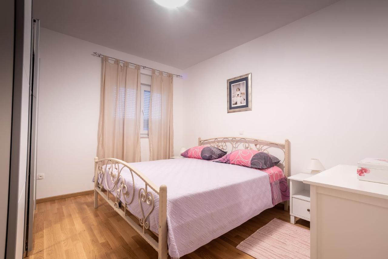 ורסי Apartments Sandrina מראה חיצוני תמונה