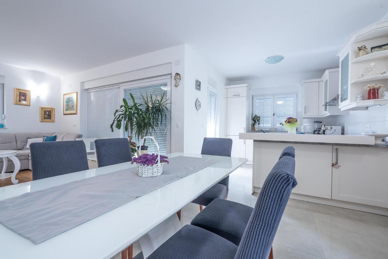 ורסי Apartments Sandrina מראה חיצוני תמונה