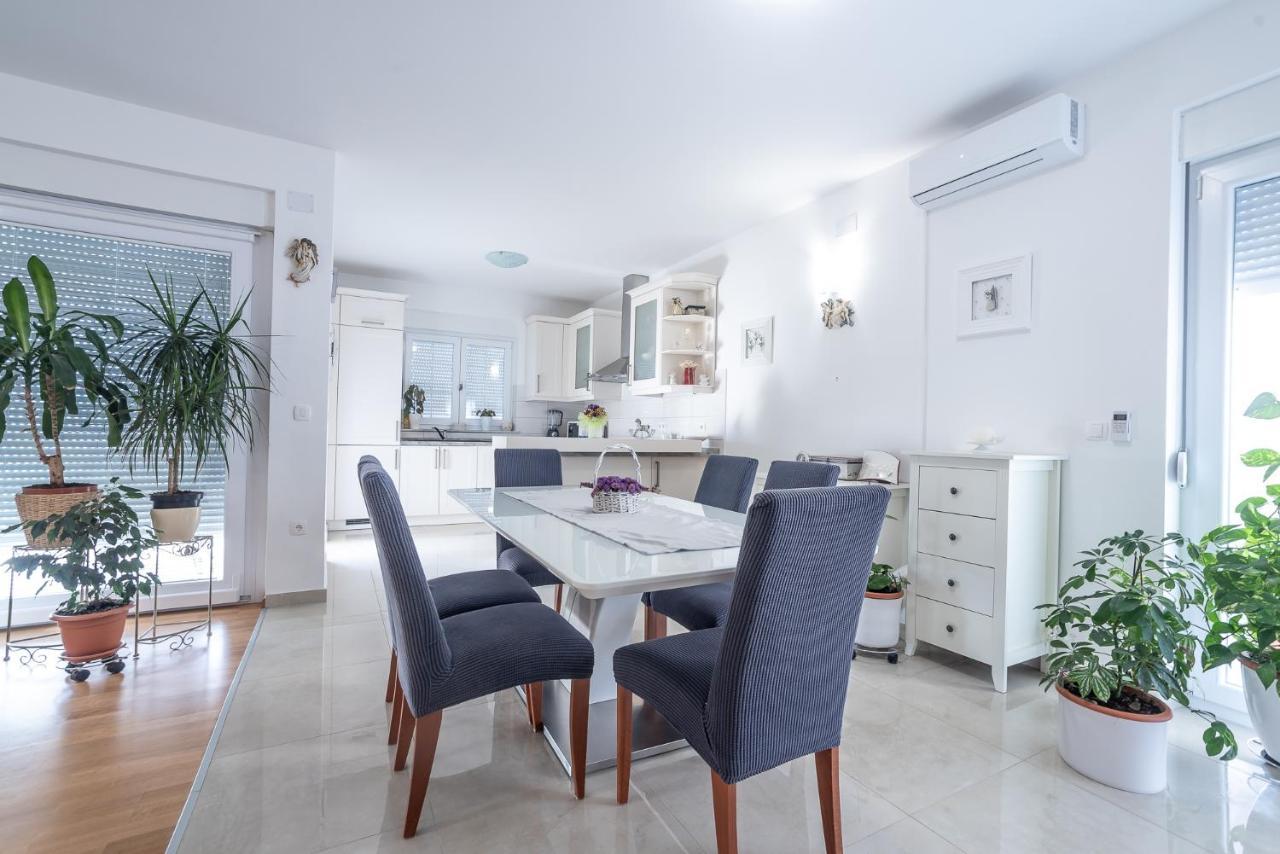 ורסי Apartments Sandrina מראה חיצוני תמונה