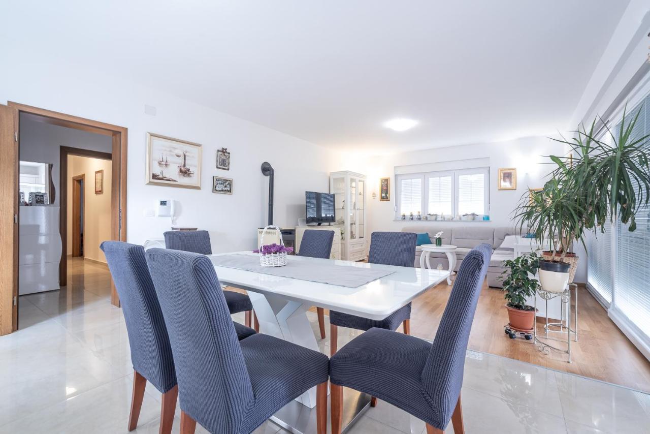 ורסי Apartments Sandrina מראה חיצוני תמונה