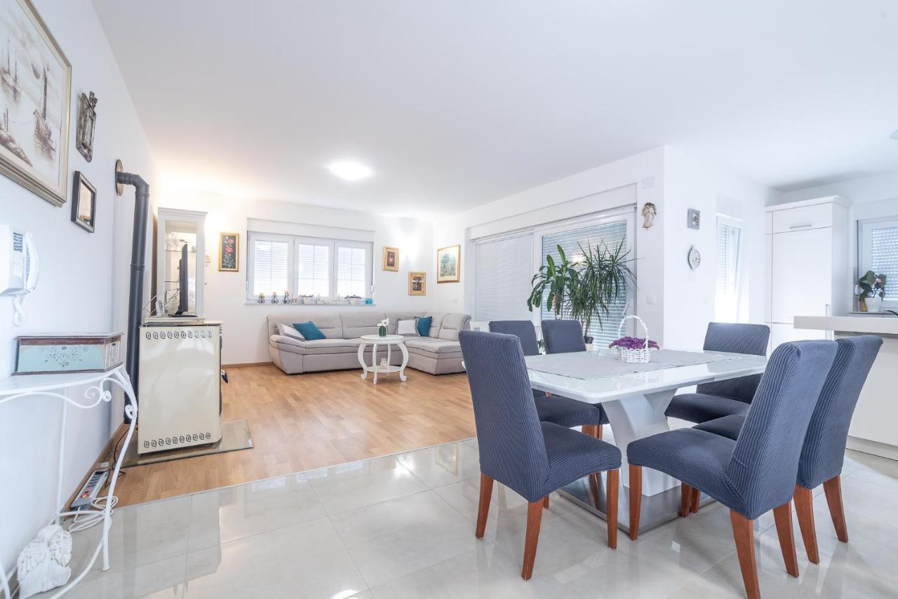 ורסי Apartments Sandrina מראה חיצוני תמונה
