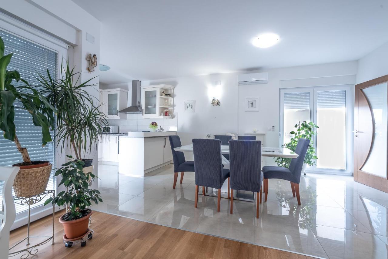 ורסי Apartments Sandrina מראה חיצוני תמונה