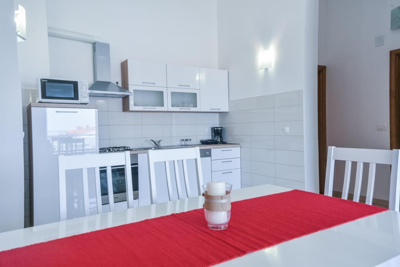 ורסי Apartments Sandrina מראה חיצוני תמונה