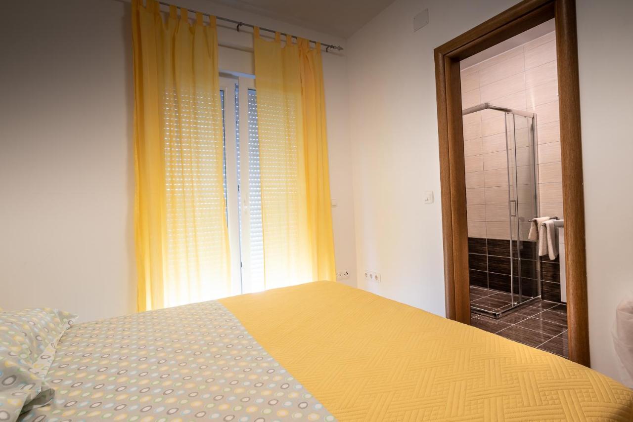 ורסי Apartments Sandrina מראה חיצוני תמונה