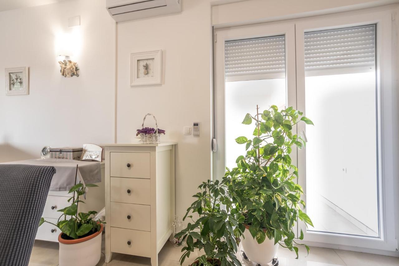 ורסי Apartments Sandrina מראה חיצוני תמונה