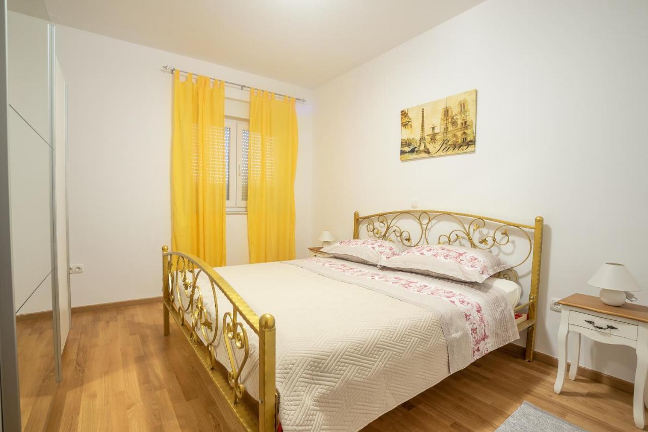 ורסי Apartments Sandrina מראה חיצוני תמונה