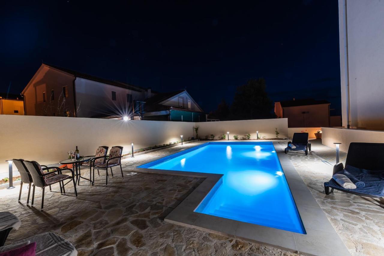 ורסי Apartments Sandrina מראה חיצוני תמונה