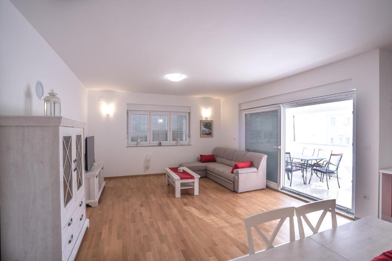 ורסי Apartments Sandrina מראה חיצוני תמונה