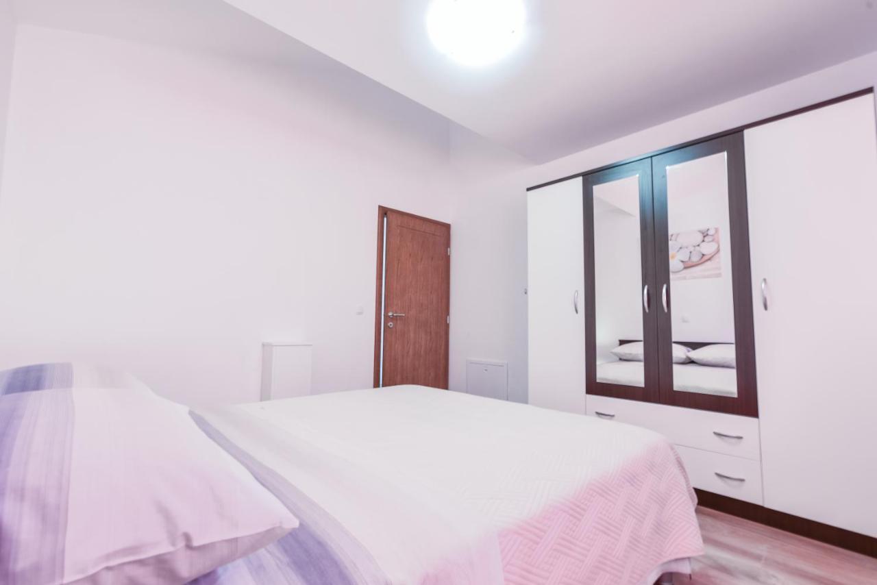 ורסי Apartments Sandrina מראה חיצוני תמונה