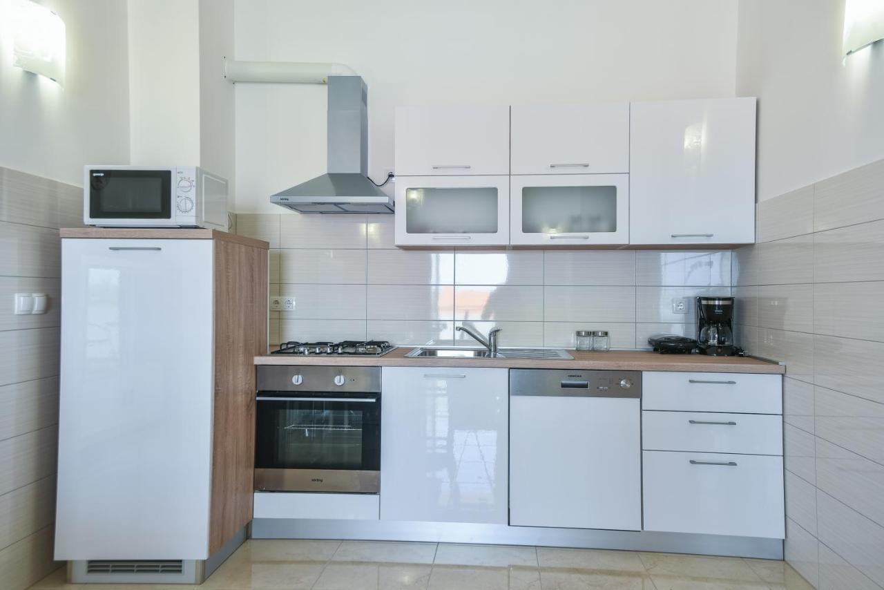 ורסי Apartments Sandrina מראה חיצוני תמונה