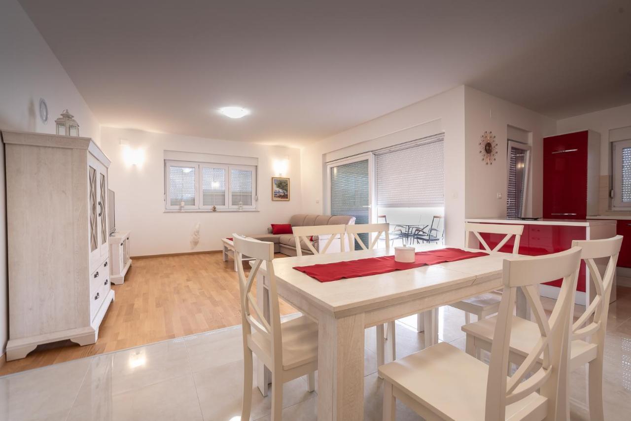 ורסי Apartments Sandrina מראה חיצוני תמונה