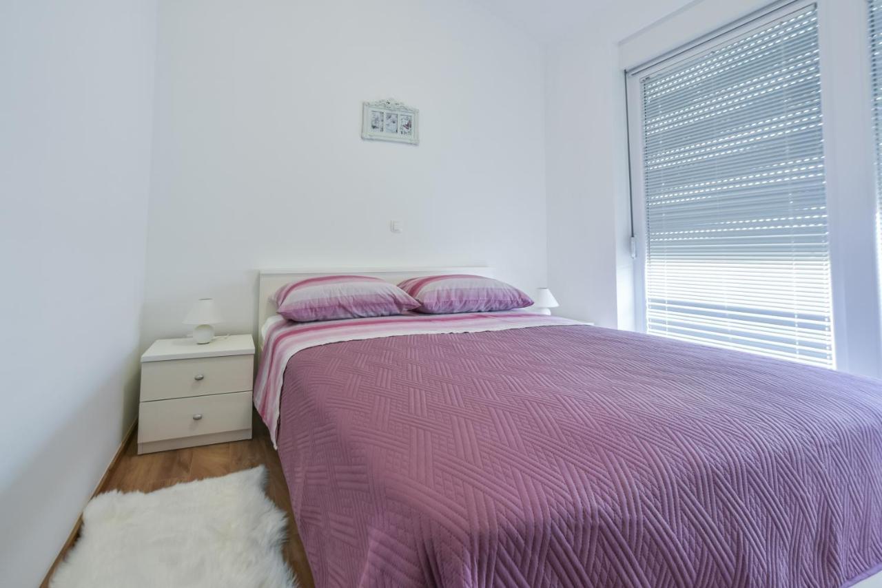 ורסי Apartments Sandrina מראה חיצוני תמונה