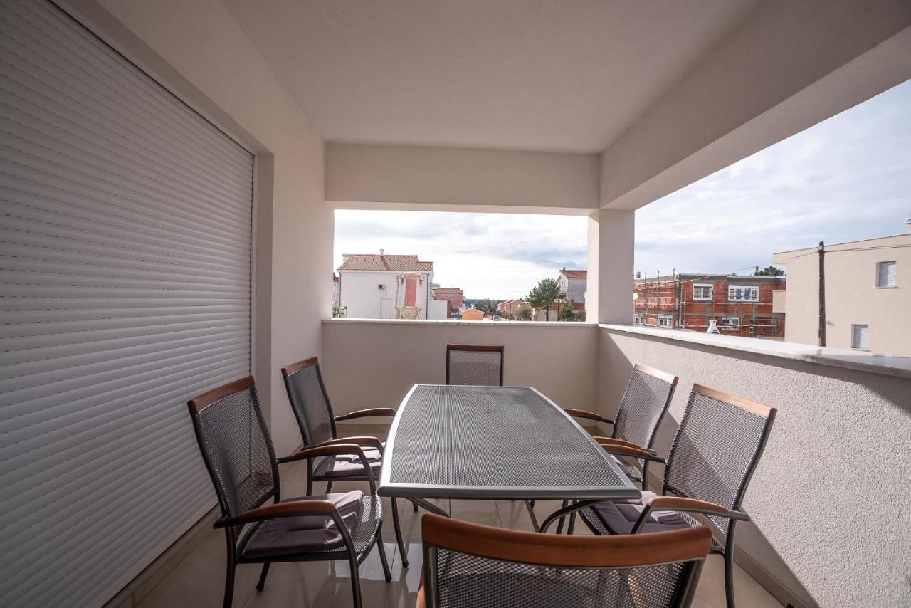 ורסי Apartments Sandrina מראה חיצוני תמונה