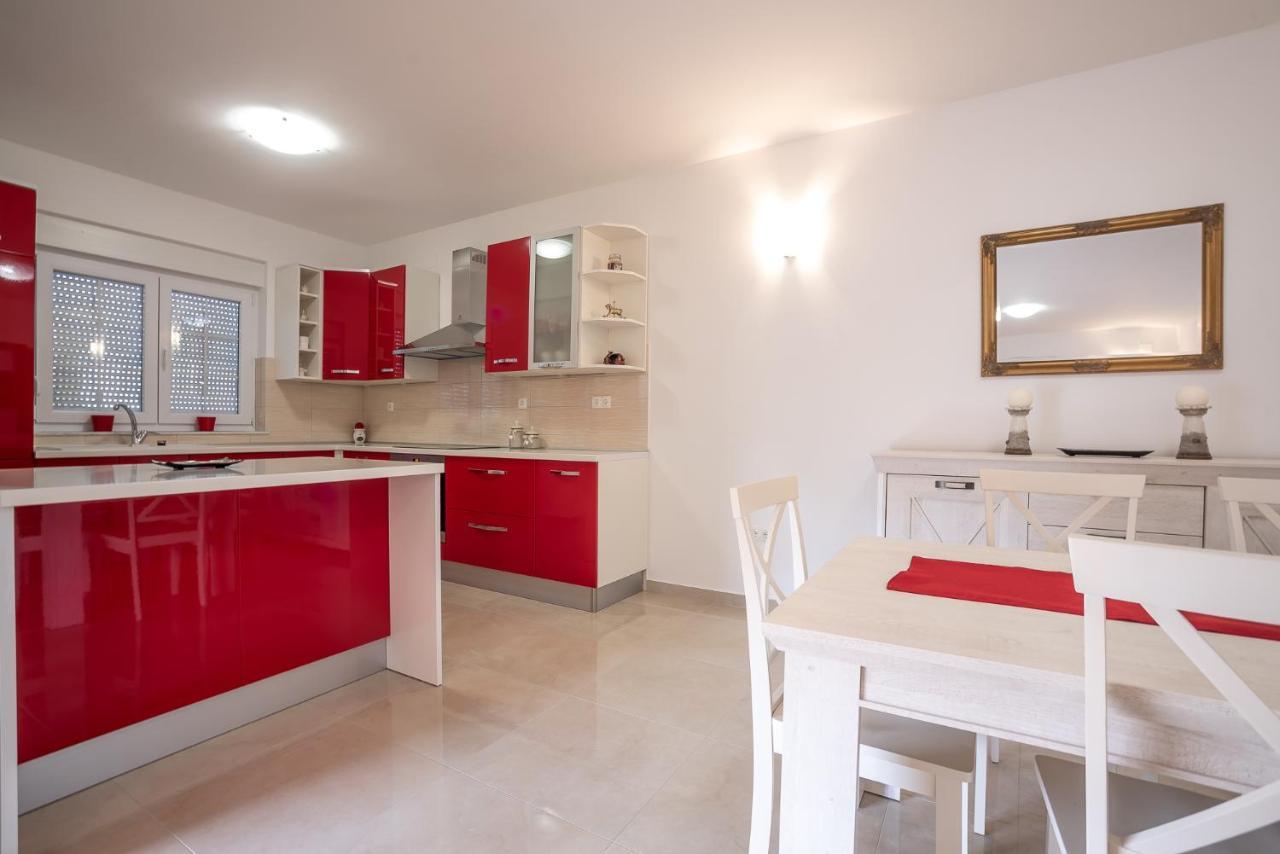 ורסי Apartments Sandrina מראה חיצוני תמונה