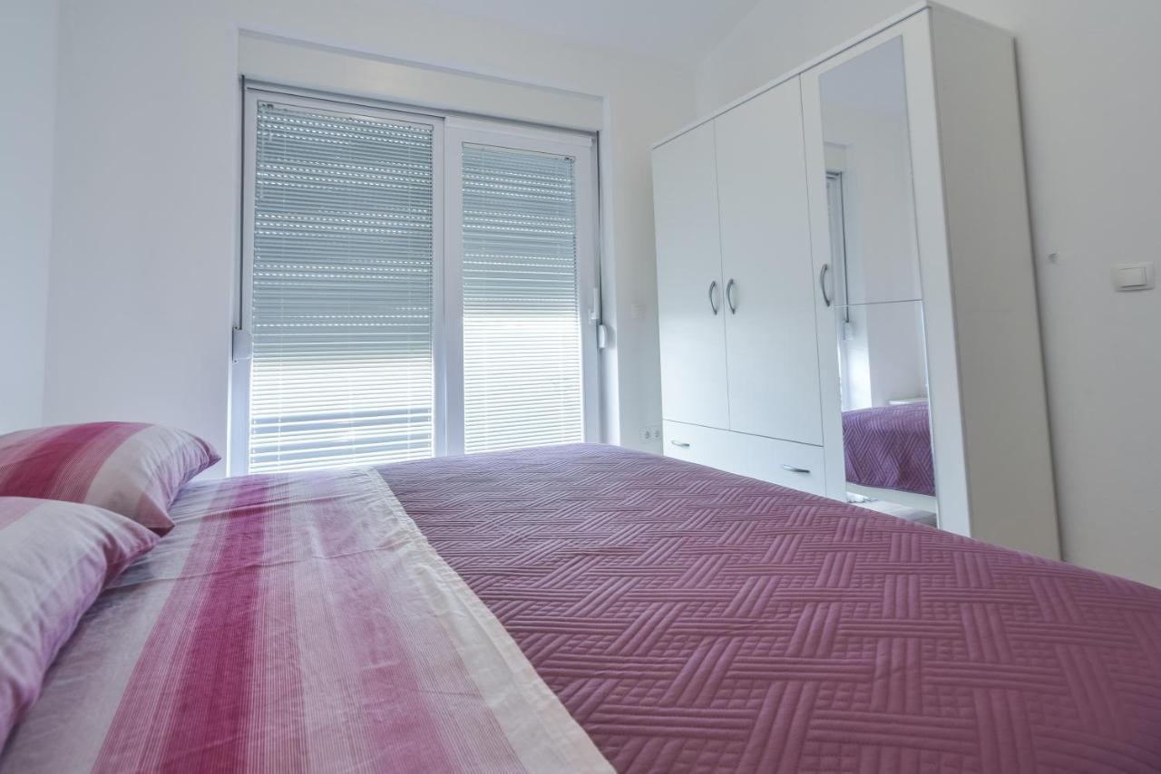 ורסי Apartments Sandrina מראה חיצוני תמונה