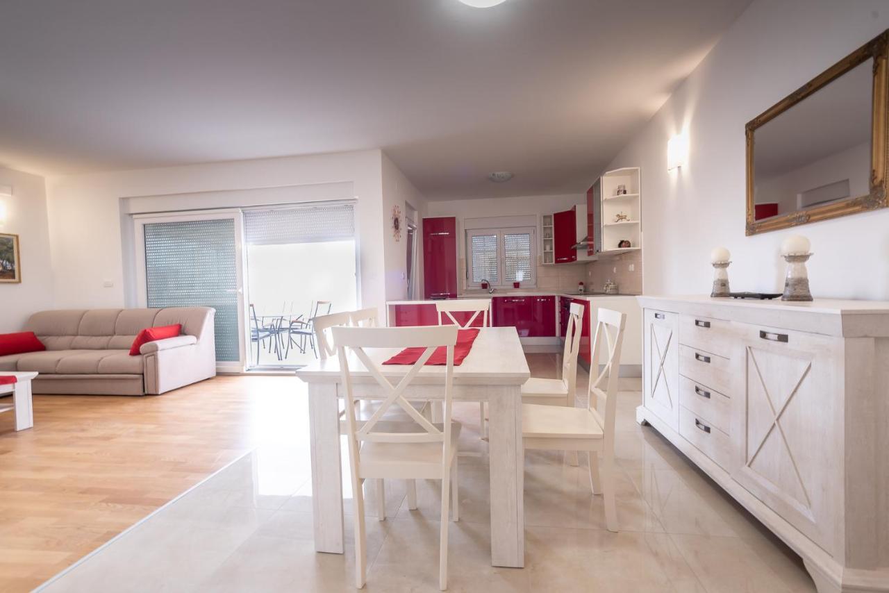 ורסי Apartments Sandrina מראה חיצוני תמונה