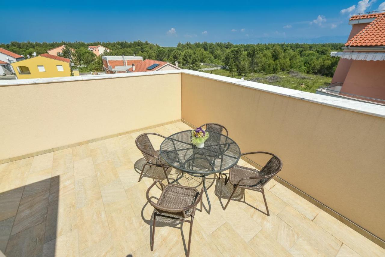 ורסי Apartments Sandrina מראה חיצוני תמונה