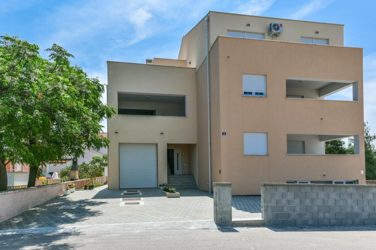ורסי Apartments Sandrina מראה חיצוני תמונה