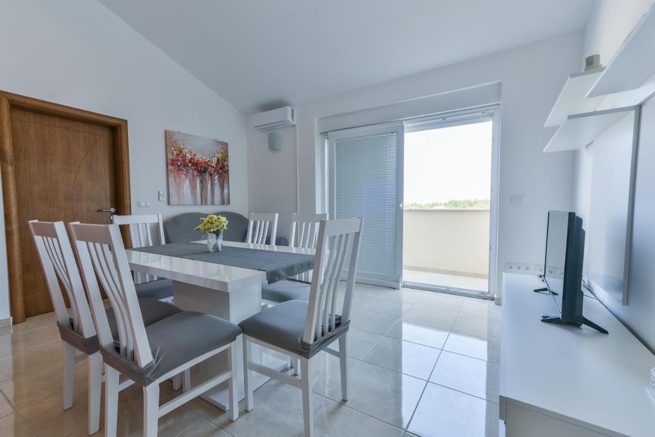 ורסי Apartments Sandrina מראה חיצוני תמונה