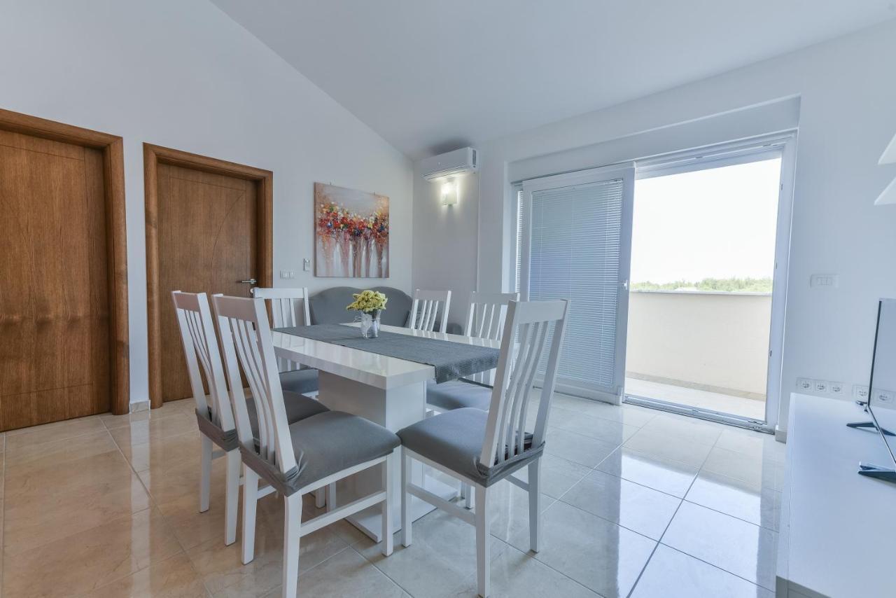 ורסי Apartments Sandrina מראה חיצוני תמונה