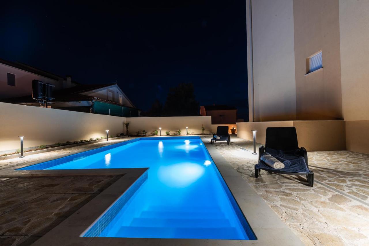 ורסי Apartments Sandrina מראה חיצוני תמונה