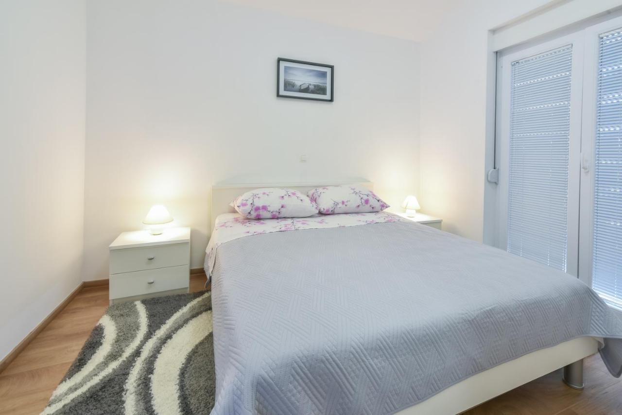 ורסי Apartments Sandrina מראה חיצוני תמונה
