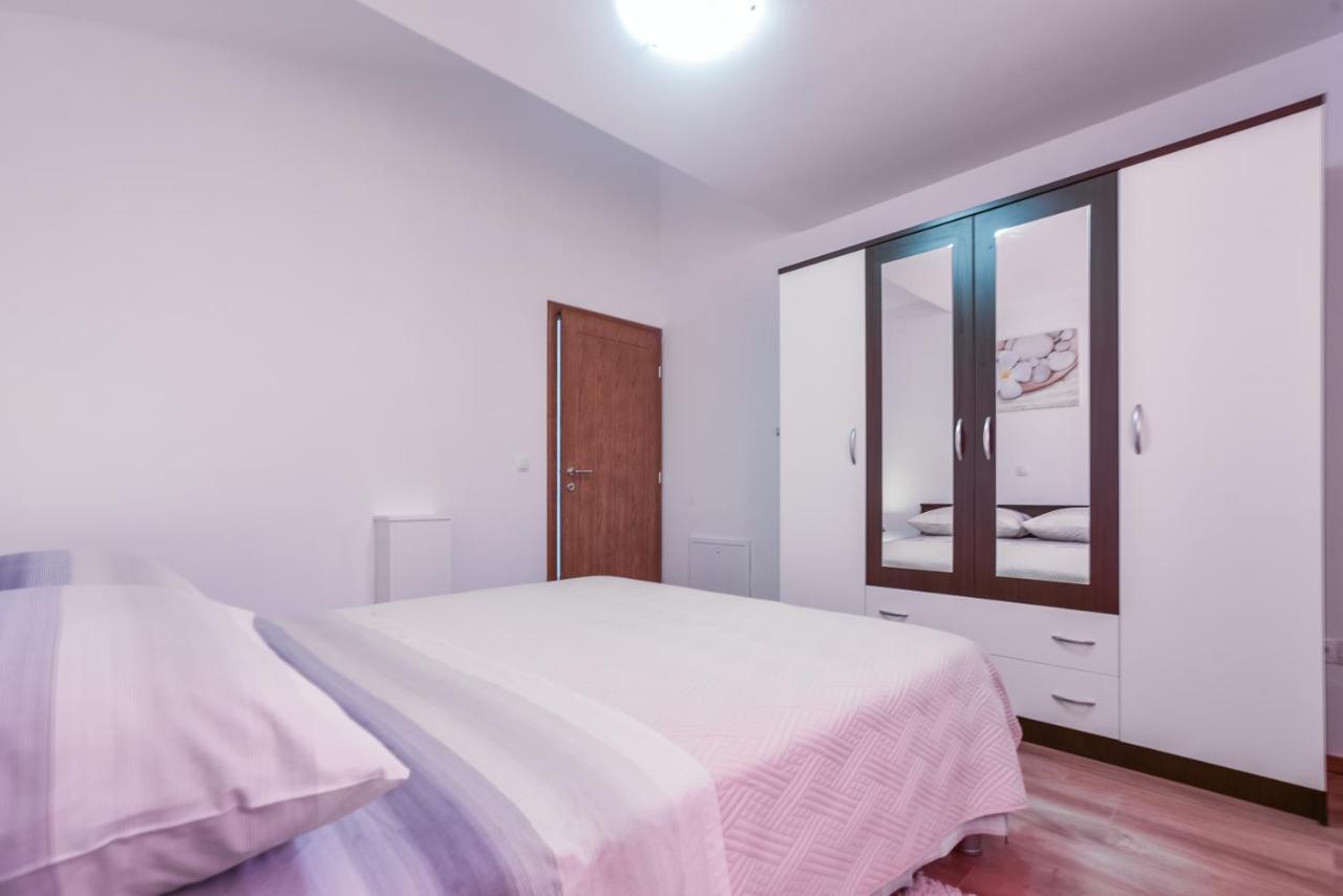 ורסי Apartments Sandrina מראה חיצוני תמונה