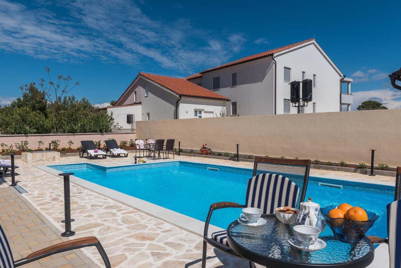 ורסי Apartments Sandrina מראה חיצוני תמונה