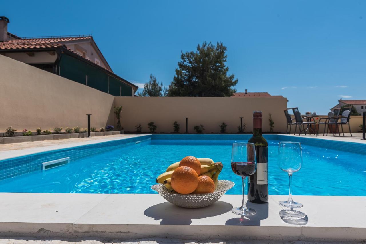 ורסי Apartments Sandrina מראה חיצוני תמונה